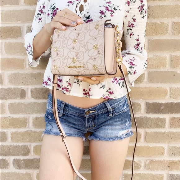 Gaby’sBags👜💕 Michael Kors Crossbody SALE‼️‼️ - Picture 3 of 6